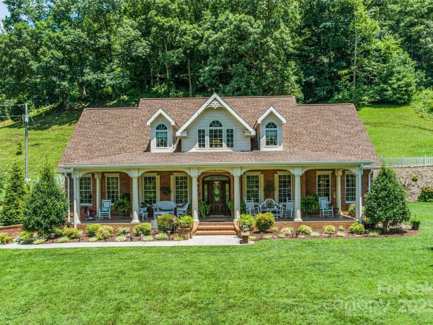 38 Peterson Lane, Green Mountain, NC 28740.  MLS# CAR4279349, YatesRealty ID 25769. 