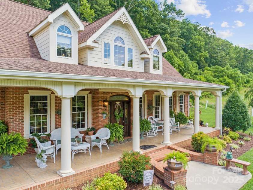 38 Peterson Lane, Green Mountain, NC 28740.  MLS# CAR4279349, YatesRealty ID 25769. 