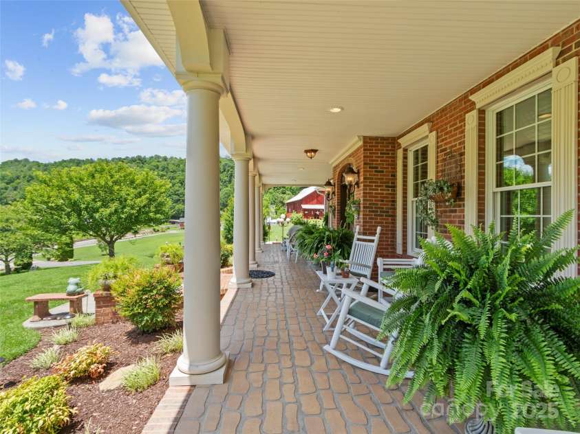 38 Peterson Lane, Green Mountain, NC 28740.  MLS# CAR4279349, YatesRealty ID 25769. 