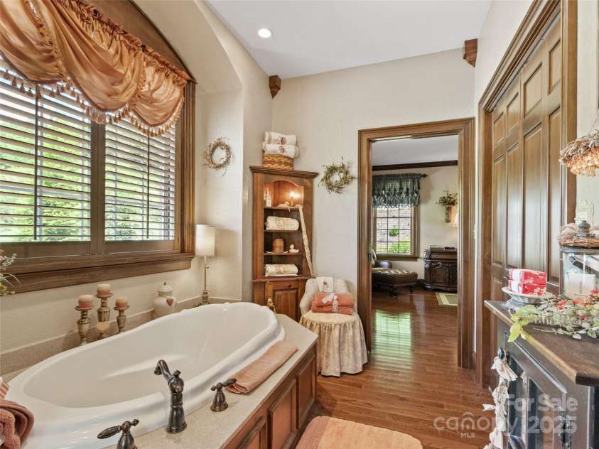 38 Peterson Lane, Green Mountain, NC 28740.  MLS# CAR4279349, YatesRealty ID 25769. 