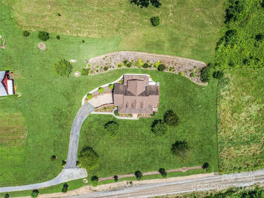 38 Peterson Lane, Green Mountain, NC 28740.  MLS# CAR4279349, YatesRealty ID 25769. 