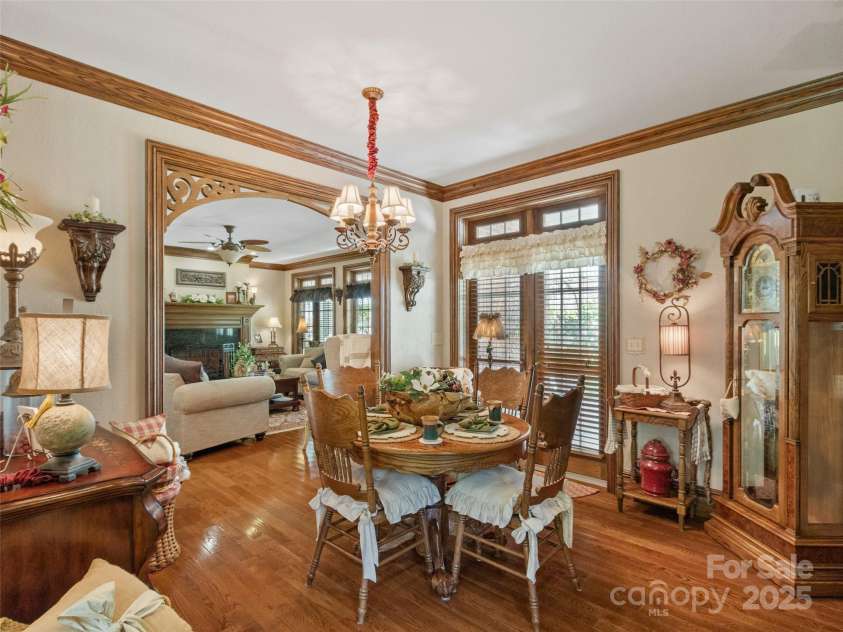 38 Peterson Lane, Green Mountain, NC 28740.  MLS# CAR4279349, YatesRealty ID 25769. Breakfast room
