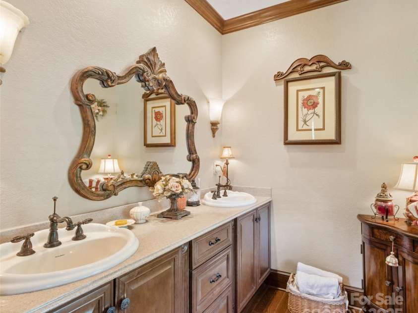 38 Peterson Lane, Green Mountain, NC 28740.  MLS# CAR4279349, YatesRealty ID 25769. Primary bathroom