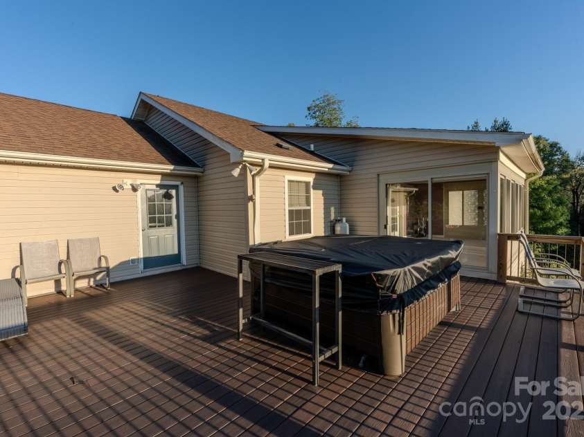 565 Overlook Drive, Spruce Pine, NC 28777.  MLS# CAR4308745, YatesRealty ID 2577. 