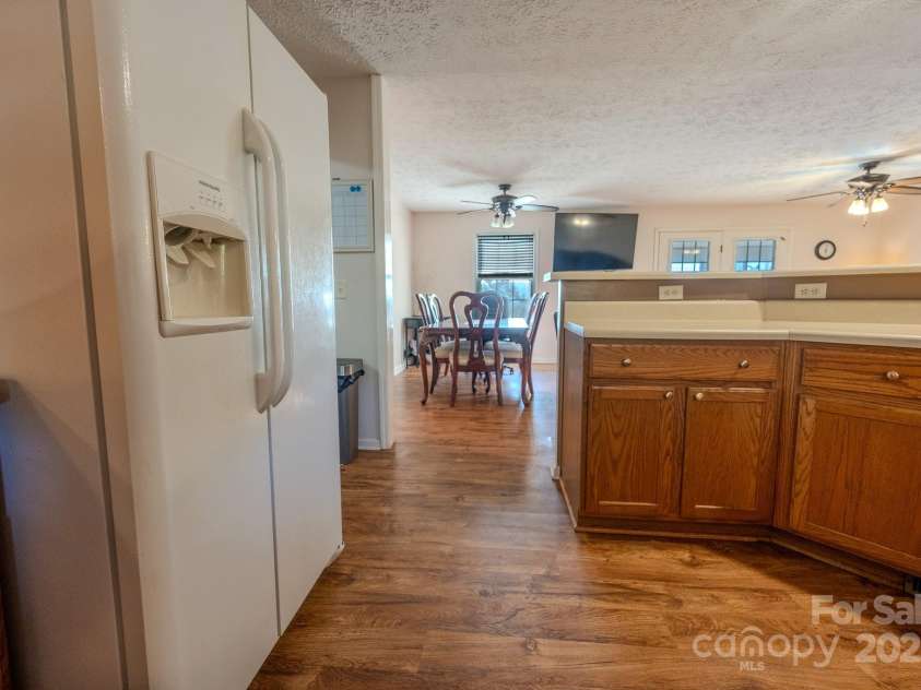 565 Overlook Drive, Spruce Pine, NC 28777.  MLS# CAR4308745, YatesRealty ID 2577. 