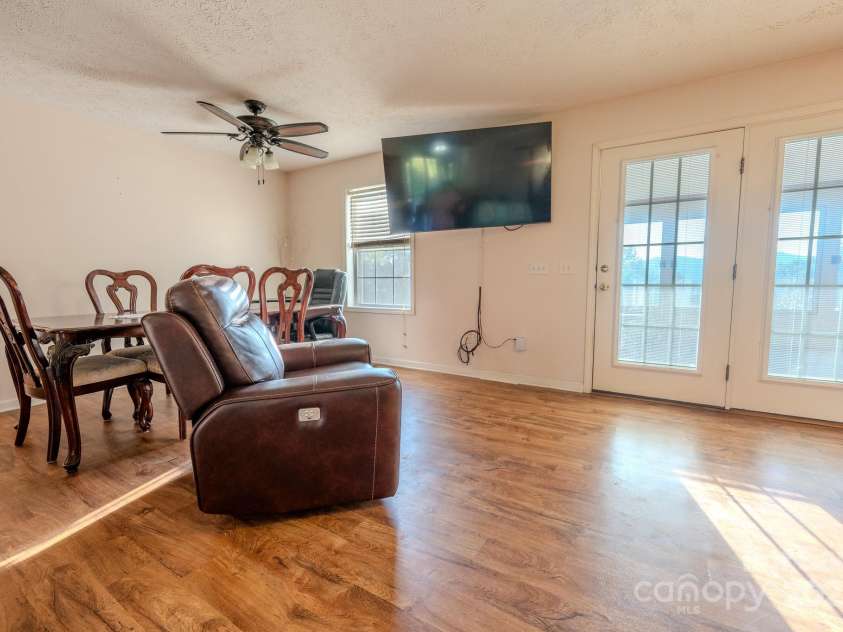 565 Overlook Drive, Spruce Pine, NC 28777.  MLS# CAR4308745, YatesRealty ID 2577. 