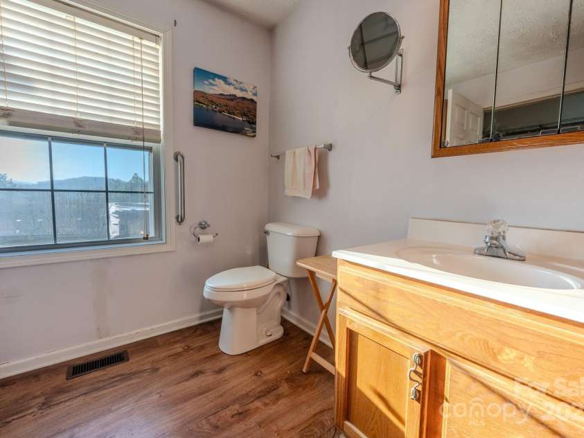 565 Overlook Drive, Spruce Pine, NC 28777.  MLS# CAR4308745, YatesRealty ID 2577. 