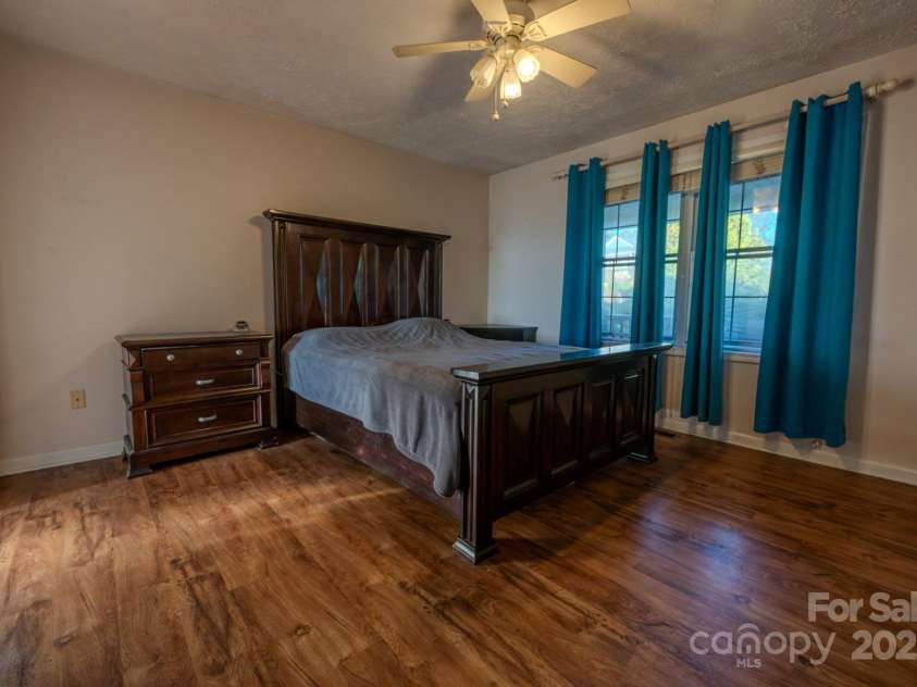 565 Overlook Drive, Spruce Pine, NC 28777.  MLS# CAR4308745, YatesRealty ID 2577. 