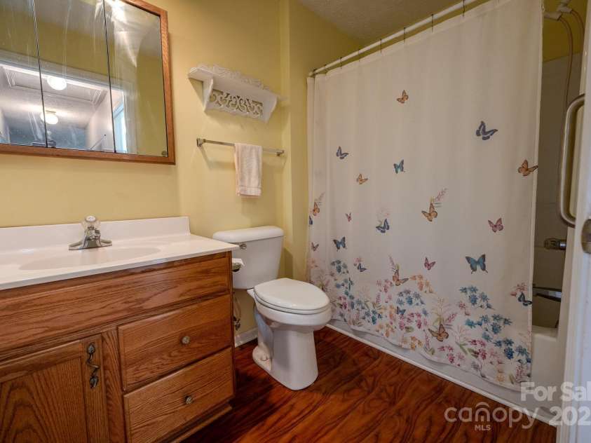 565 Overlook Drive, Spruce Pine, NC 28777.  MLS# CAR4308745, YatesRealty ID 2577. 