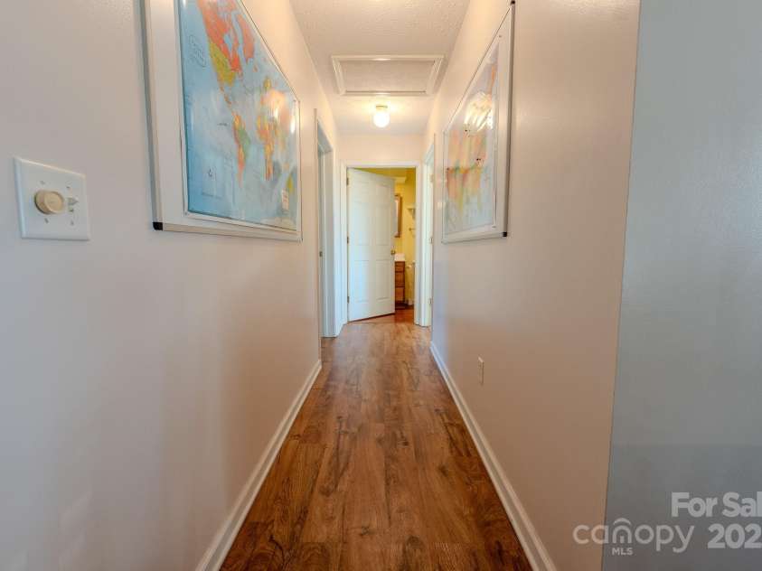 565 Overlook Drive, Spruce Pine, NC 28777.  MLS# CAR4308745, YatesRealty ID 2577. 