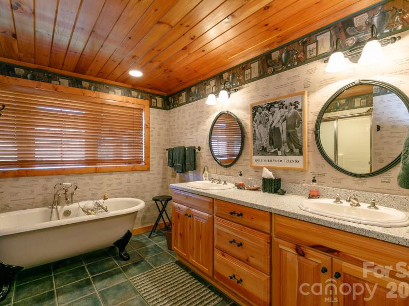 851 Austin Mountain Drive, Burnsville, NC 28714.  MLS# CAR4328686, YatesRealty ID 2577. 
