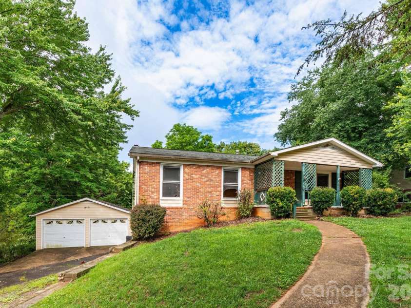 71 Cub Road, Asheville, NC 28806.  MLS# CAR4386534, YatesRealty ID 25771. 