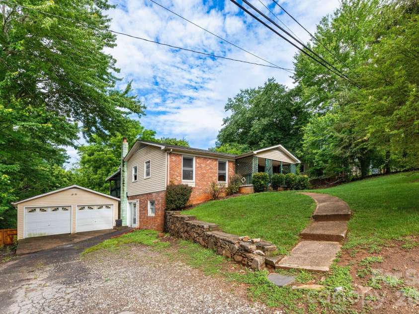 71 Cub Road, Asheville, NC 28806.  MLS# CAR4386534, YatesRealty ID 25771. 
