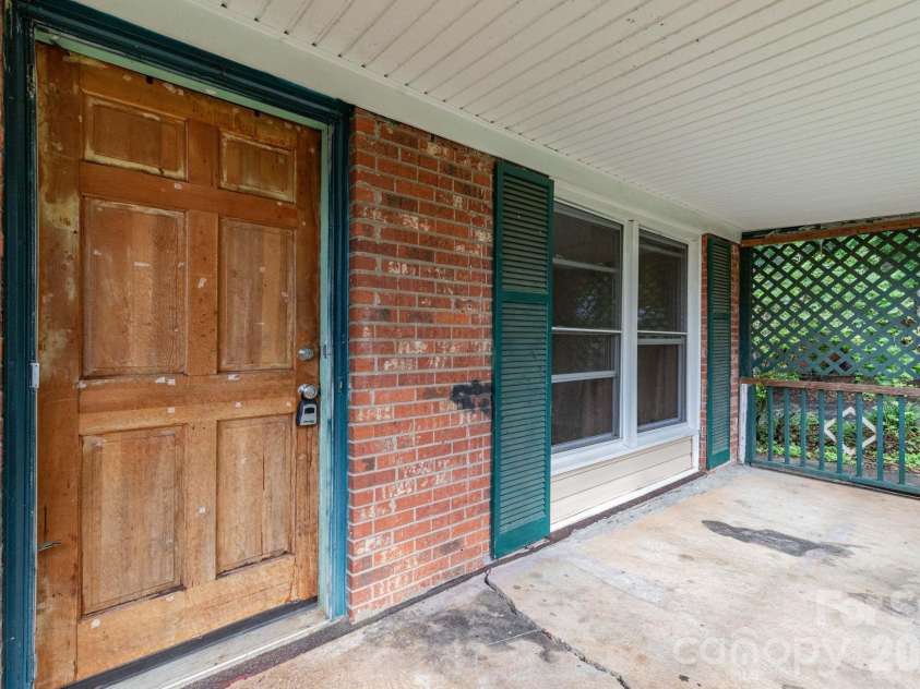 71 Cub Road, Asheville, NC 28806.  MLS# CAR4386534, YatesRealty ID 25771. 