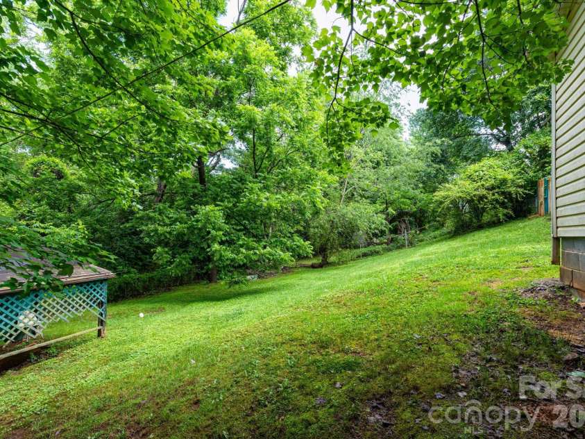 71 Cub Road, Asheville, NC 28806.  MLS# CAR4386534, YatesRealty ID 25771. 
