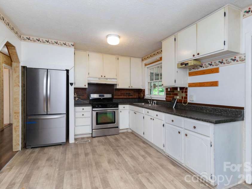 71 Cub Road, Asheville, NC 28806.  MLS# CAR4386534, YatesRealty ID 25771. 