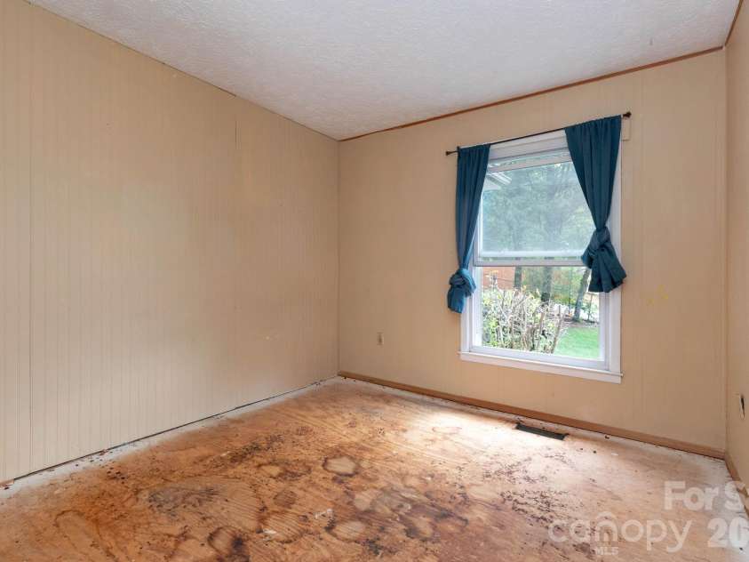 71 Cub Road, Asheville, NC 28806.  MLS# CAR4386534, YatesRealty ID 25771. 