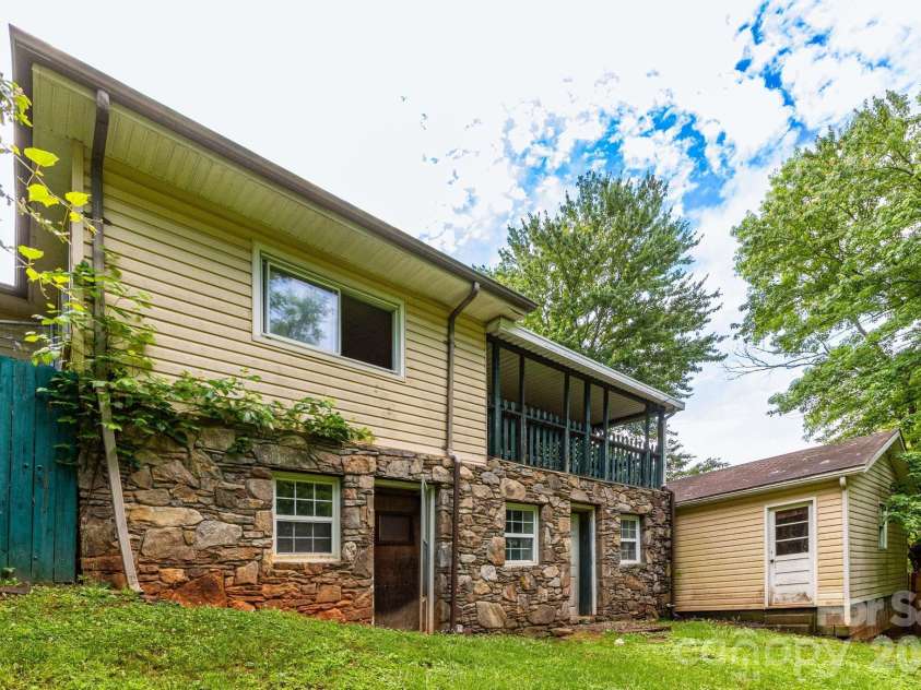 71 Cub Road, Asheville, NC 28806.  MLS# CAR4386534, YatesRealty ID 25771. 