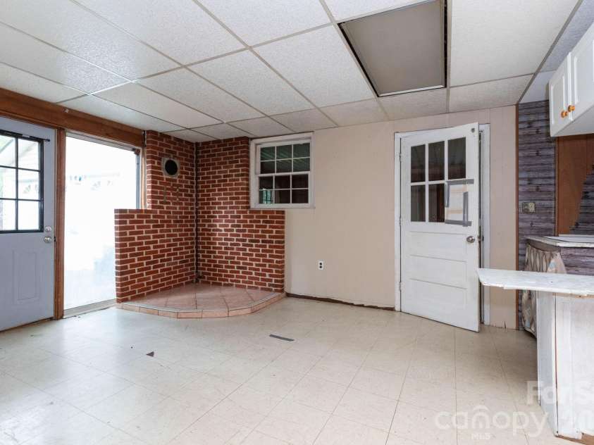 71 Cub Road, Asheville, NC 28806.  MLS# CAR4386534, YatesRealty ID 25771. 