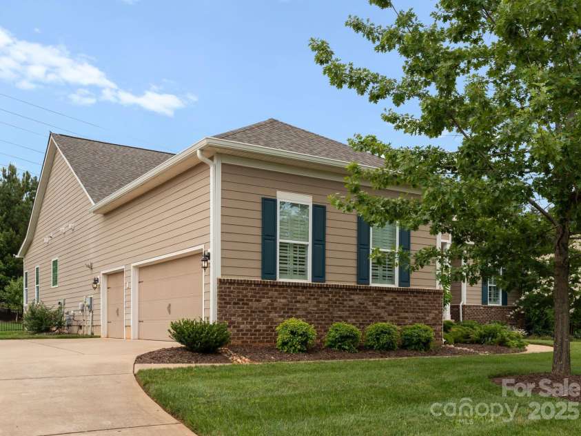 6506 Jepson Court, Charlotte, NC 28214.  MLS# CAR4272738, YatesRealty ID 25772. 