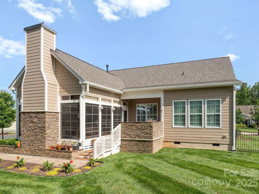 6506 Jepson Court, Charlotte, NC 28214.  MLS# CAR4272738, YatesRealty ID 25772. 