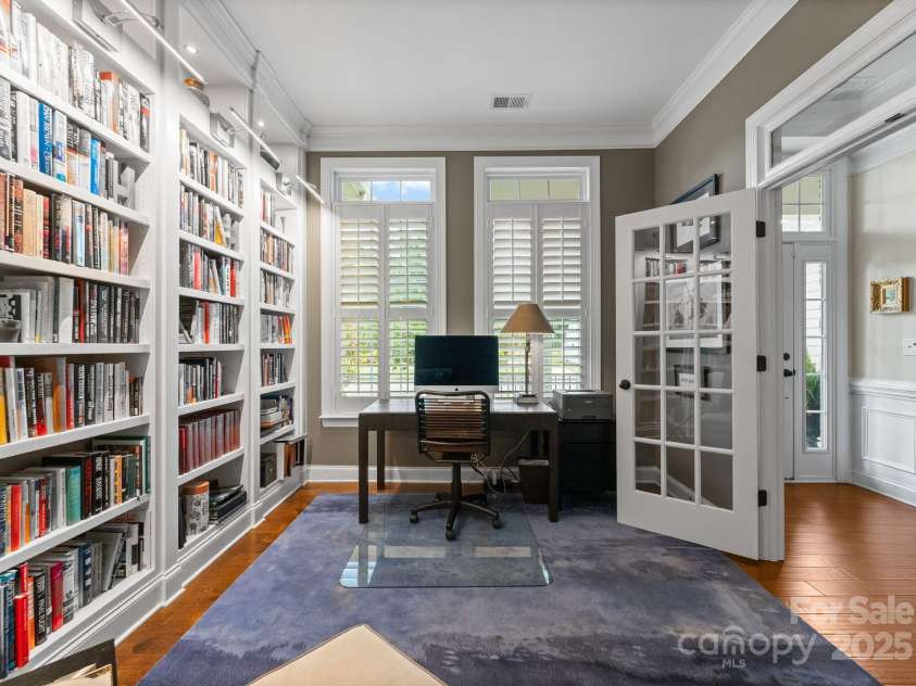 6506 Jepson Court, Charlotte, NC 28214.  MLS# CAR4272738, YatesRealty ID 25772. 