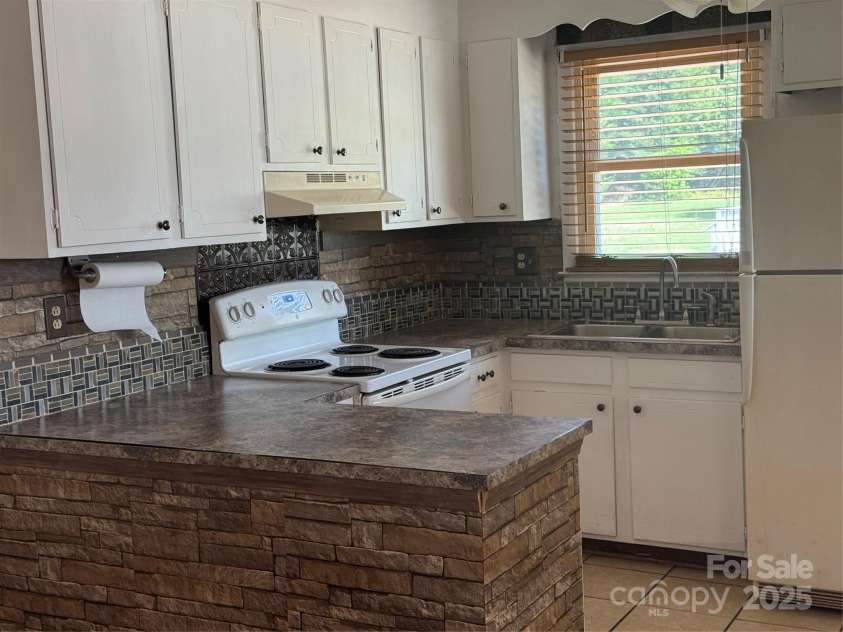 110 Grier Street, Grover, NC 28073.  MLS# CAR4279851, YatesRealty ID 25774. 