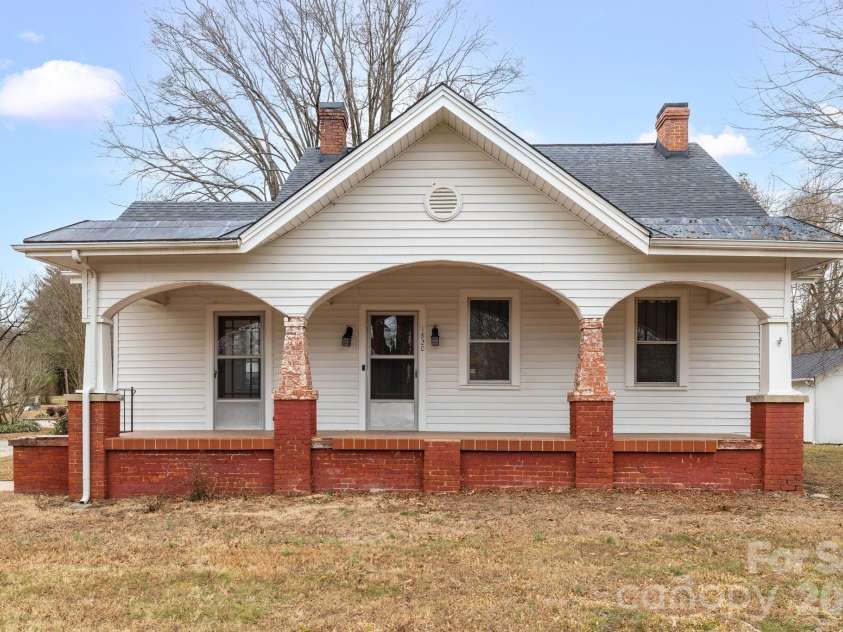 1820 Park Drive, Reidsville, NC 27320.  MLS# CAR4387015, YatesRealty ID 25774. 