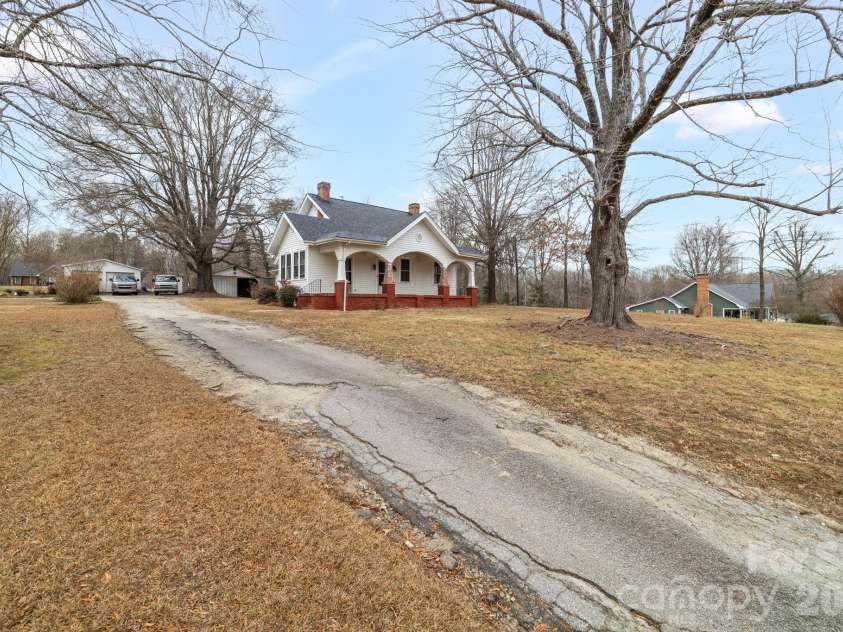 1820 Park Drive, Reidsville, NC 27320.  MLS# CAR4387015, YatesRealty ID 25774. 