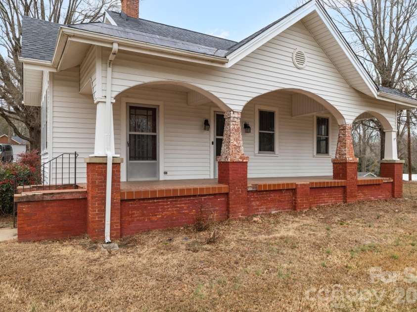1820 Park Drive, Reidsville, NC 27320.  MLS# CAR4387015, YatesRealty ID 25774. 