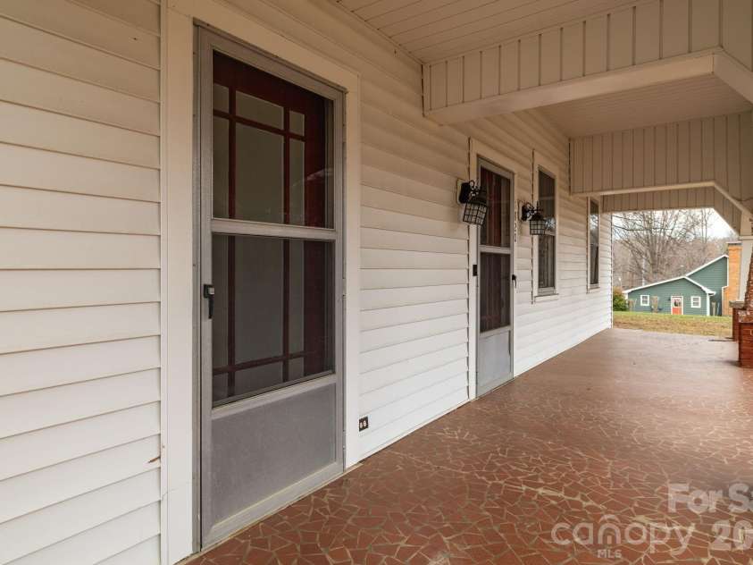 1820 Park Drive, Reidsville, NC 27320.  MLS# CAR4387015, YatesRealty ID 25774. 