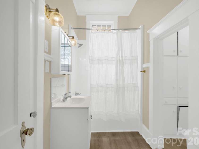 1820 Park Drive, Reidsville, NC 27320.  MLS# CAR4387015, YatesRealty ID 25774. 