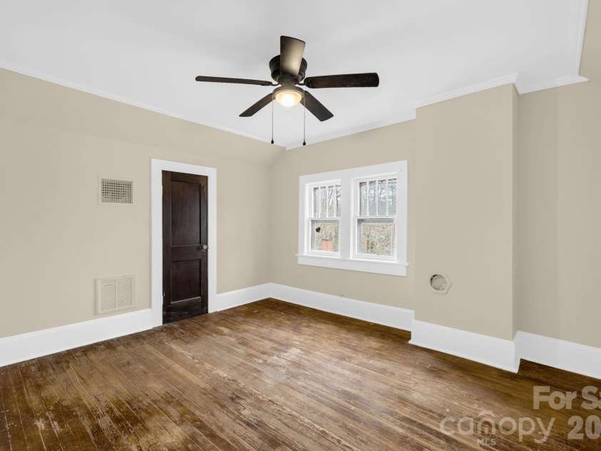 1820 Park Drive, Reidsville, NC 27320.  MLS# CAR4387015, YatesRealty ID 25774. 