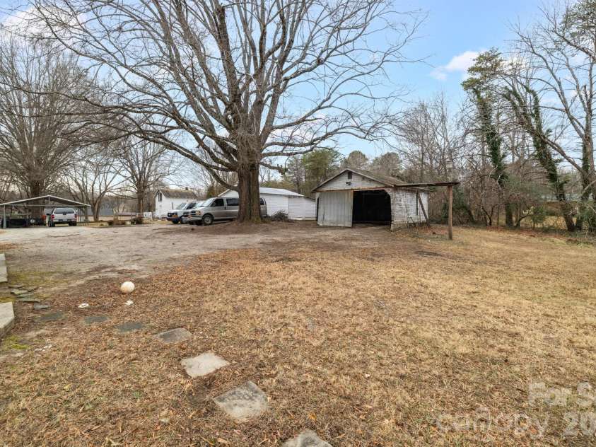 1820 Park Drive, Reidsville, NC 27320.  MLS# CAR4387015, YatesRealty ID 25774. 