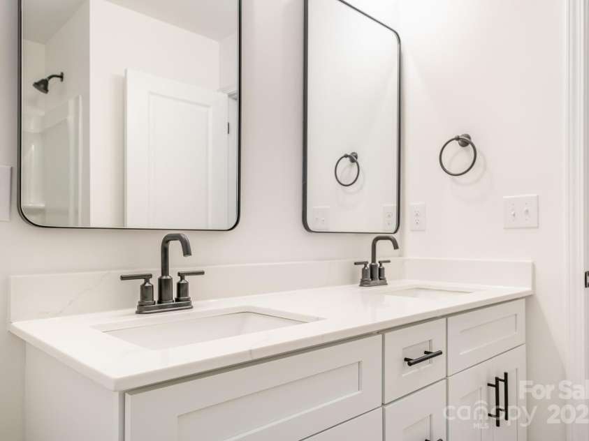 3035 Breslin Street, Charlotte, NC 28214.  MLS# CAR4277327, YatesRealty ID 25775. 