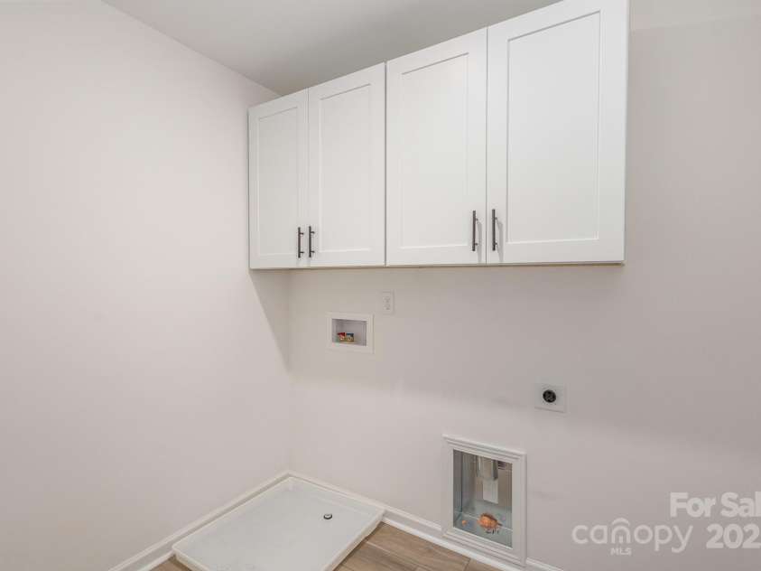 3035 Breslin Street, Charlotte, NC 28214.  MLS# CAR4277327, YatesRealty ID 25775. 