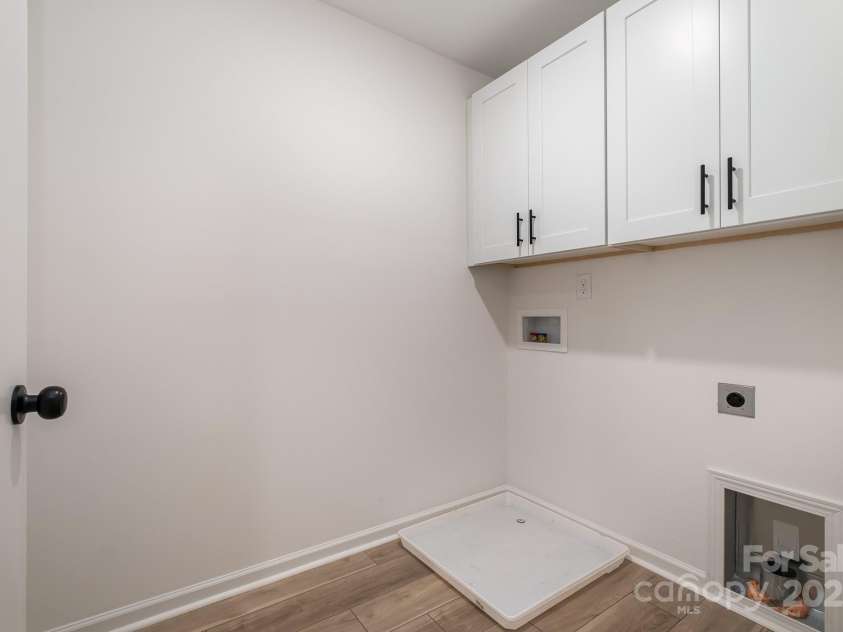 3035 Breslin Street, Charlotte, NC 28214.  MLS# CAR4277327, YatesRealty ID 25775. 