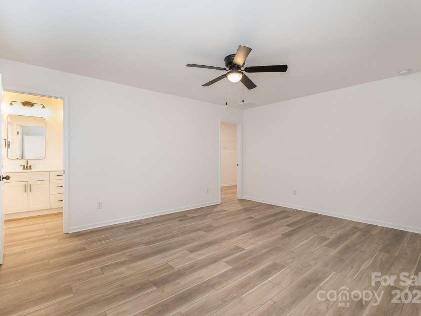 3035 Breslin Street, Charlotte, NC 28214.  MLS# CAR4277327, YatesRealty ID 25775. 
