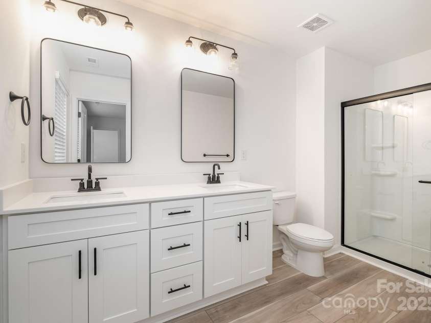 3035 Breslin Street, Charlotte, NC 28214.  MLS# CAR4277327, YatesRealty ID 25775. 