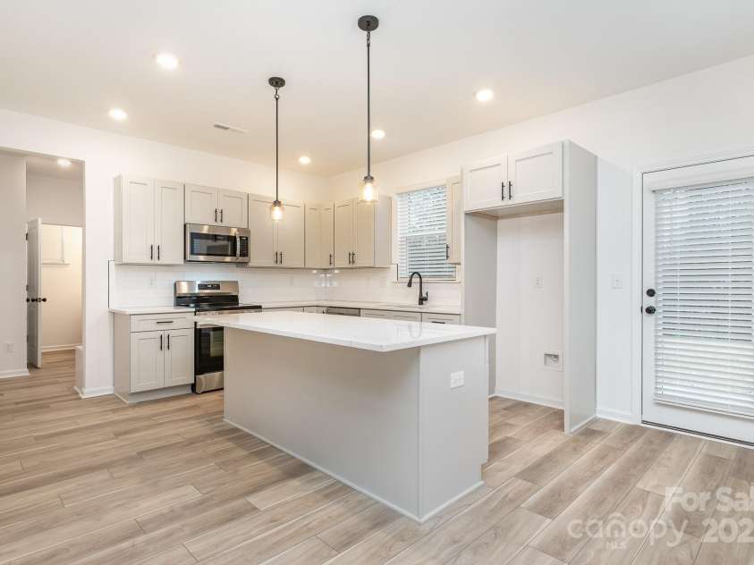 3035 Breslin Street, Charlotte, NC 28214.  MLS# CAR4277327, YatesRealty ID 25775. 