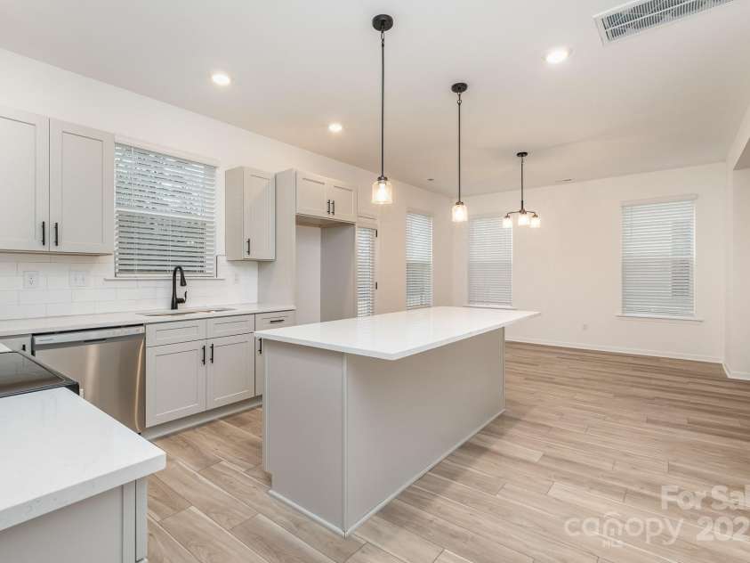 3035 Breslin Street, Charlotte, NC 28214.  MLS# CAR4277327, YatesRealty ID 25775. 