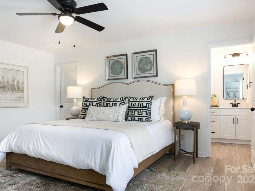 3035 Breslin Street, Charlotte, NC 28214.  MLS# CAR4277327, YatesRealty ID 25775. 