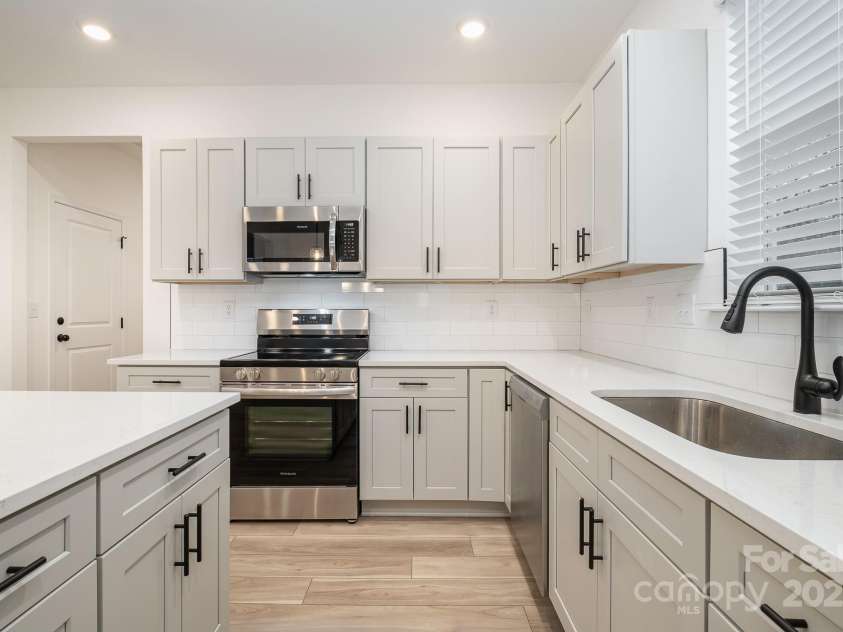 3035 Breslin Street, Charlotte, NC 28214.  MLS# CAR4277327, YatesRealty ID 25775. 