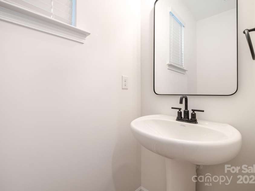 3035 Breslin Street, Charlotte, NC 28214.  MLS# CAR4277327, YatesRealty ID 25775. 