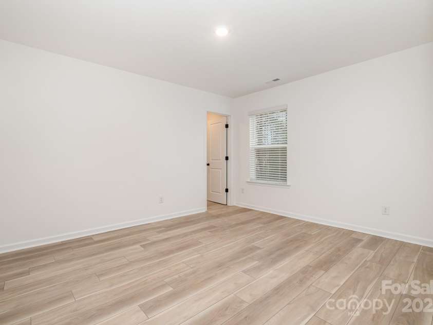 3035 Breslin Street, Charlotte, NC 28214.  MLS# CAR4277327, YatesRealty ID 25775. 