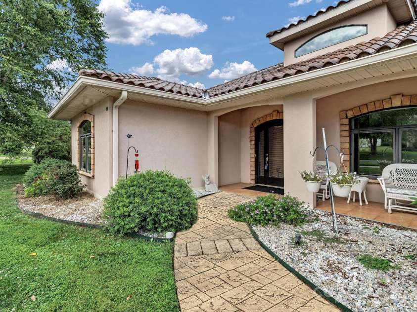 44 Pacifico Drive, Asheville, NC 28806.  MLS# CAR4279383, YatesRealty ID 25776. 