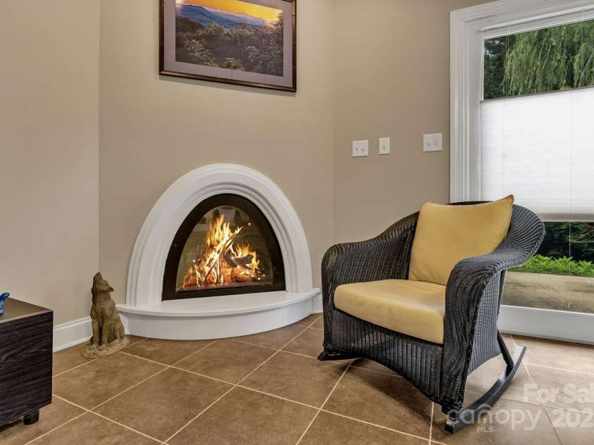 44 Pacifico Drive, Asheville, NC 28806.  MLS# CAR4279383, YatesRealty ID 25776. 