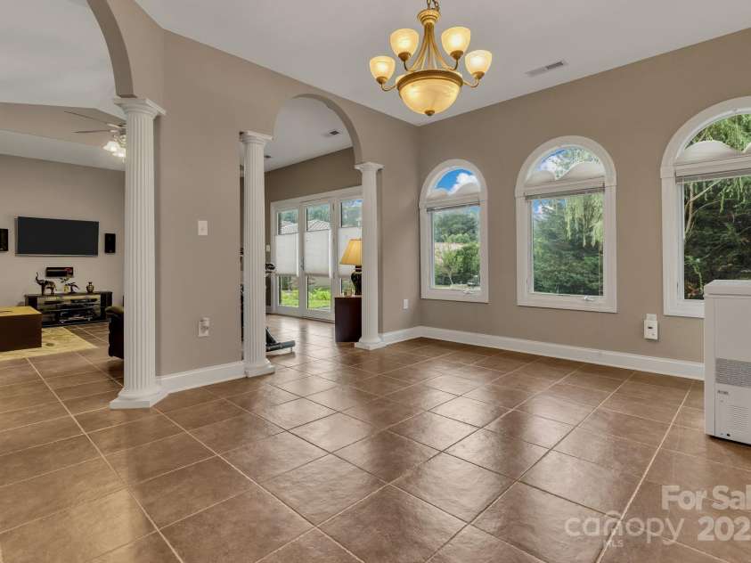 44 Pacifico Drive, Asheville, NC 28806.  MLS# CAR4279383, YatesRealty ID 25776. 