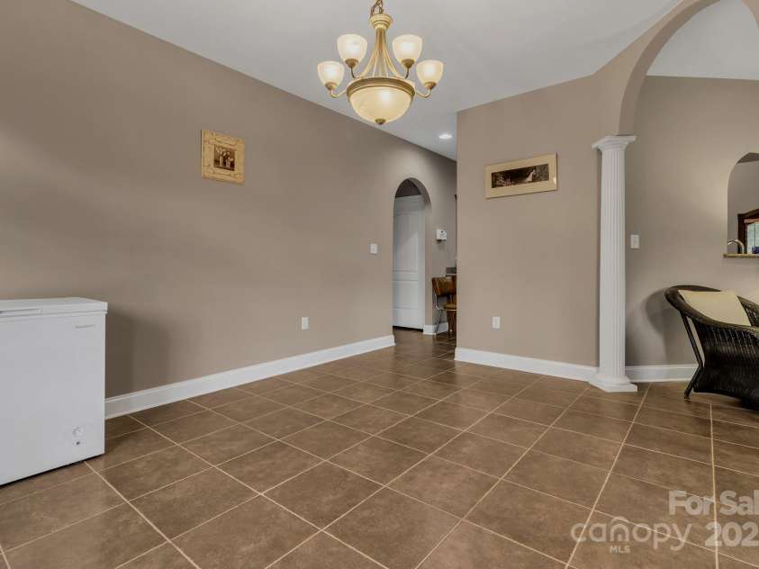 44 Pacifico Drive, Asheville, NC 28806.  MLS# CAR4279383, YatesRealty ID 25776. 