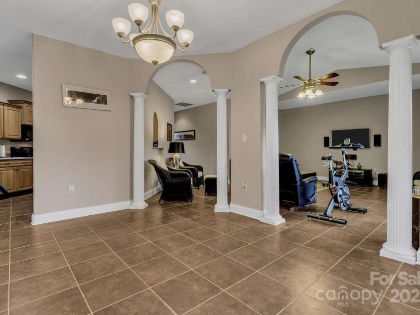 44 Pacifico Drive, Asheville, NC 28806.  MLS# CAR4279383, YatesRealty ID 25776. 